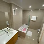 Spacious Ground-floor With Private & Heated Pool Sao Martinho do Porto